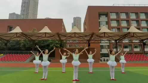 西安市曲江第一小学舞蹈队《同赴温暖》