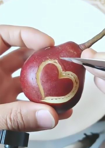 雕花师傅简单梨子经过高手这么一弄瞬间就变得高大上了