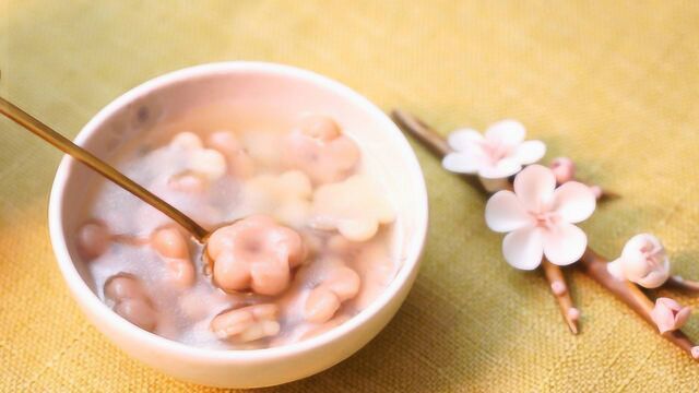 【大宋食谱ⷦⅨŠ𑦱䩥𜣀‘这么柔美的梅花汤饼,食几瓣幽香,聊寄心思一片