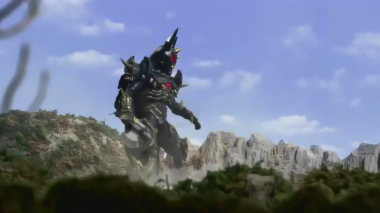 艾克斯奥特曼打不过亡灵摩尔德能量升级用七彩头镖对付他