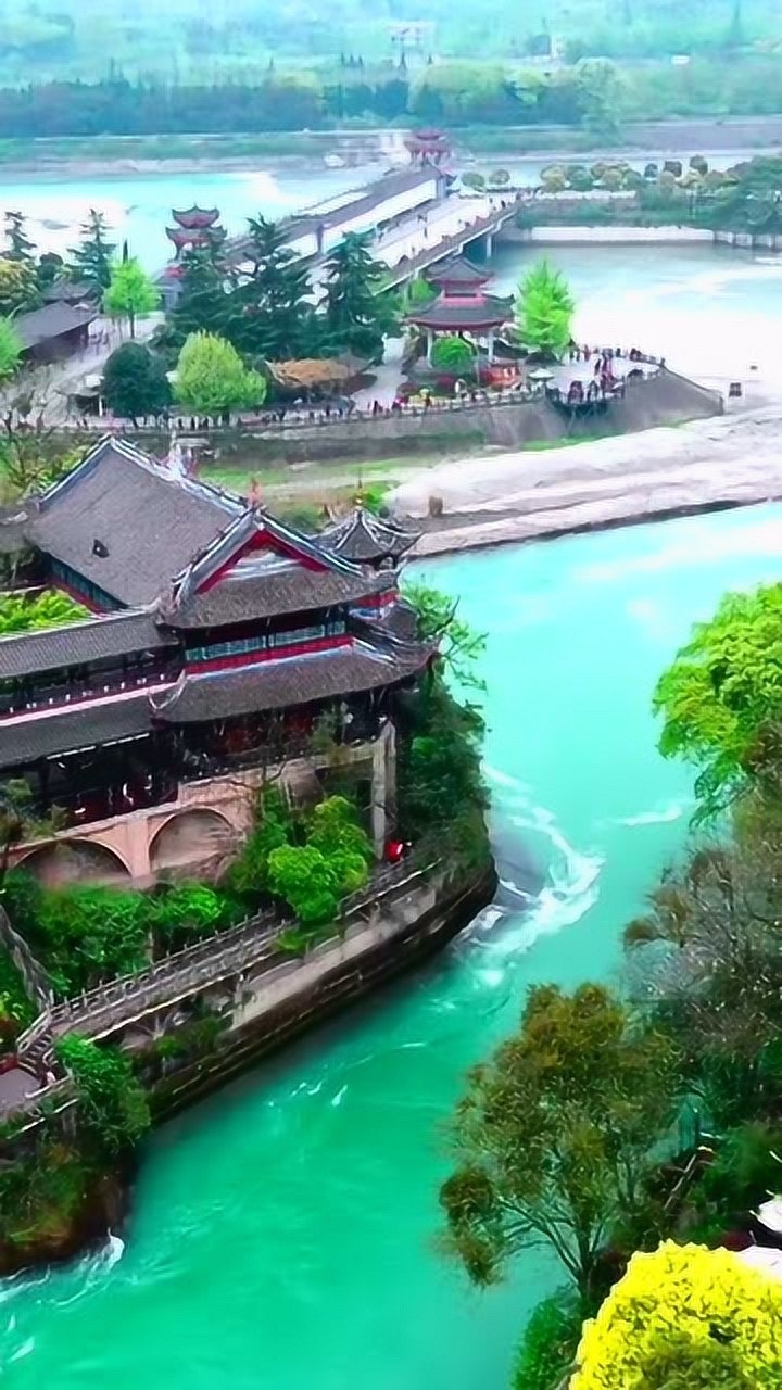 都江堰2200年前李冰父子率领当地人建造让世界震惊的古代水利工程