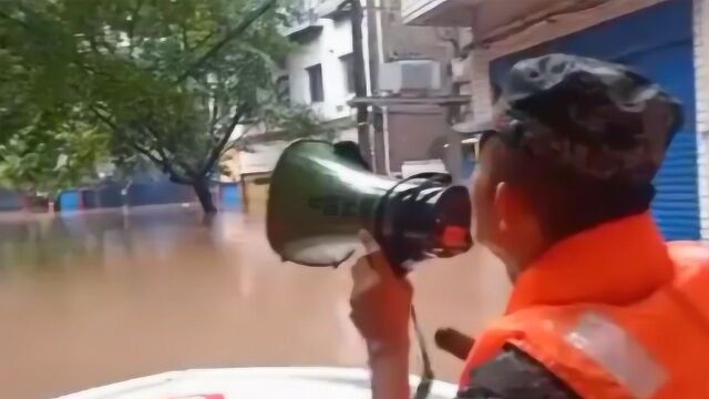 愿平安!重庆万州抗洪救援现场画面 超千户居民被困水中