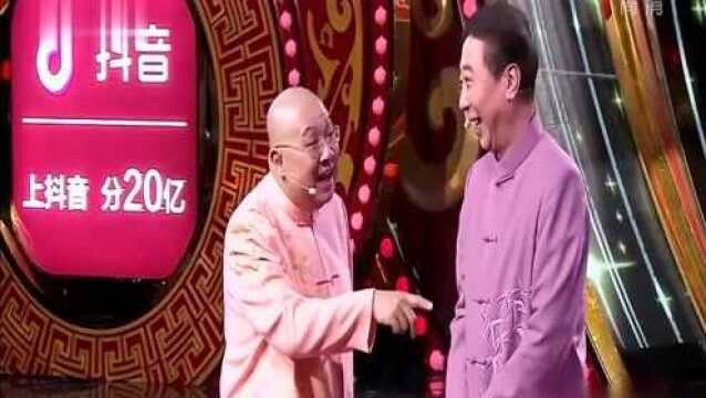 冯巩一说英语,连字幕都不知道怎么打了,这是自创语言