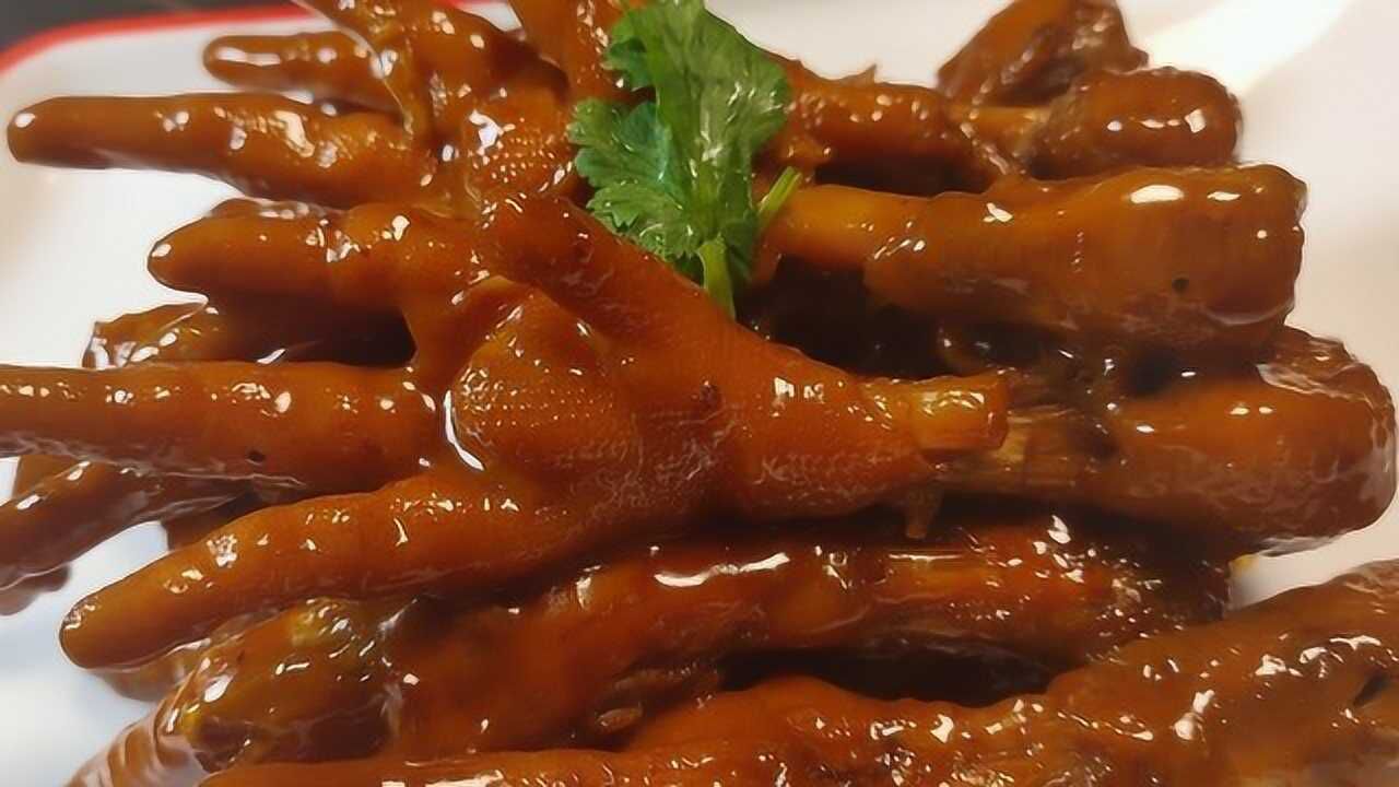 颤颤悠悠小鸡手,一个一瓶小啤酒《家常酱鸡爪子》软烂入味,过瘾