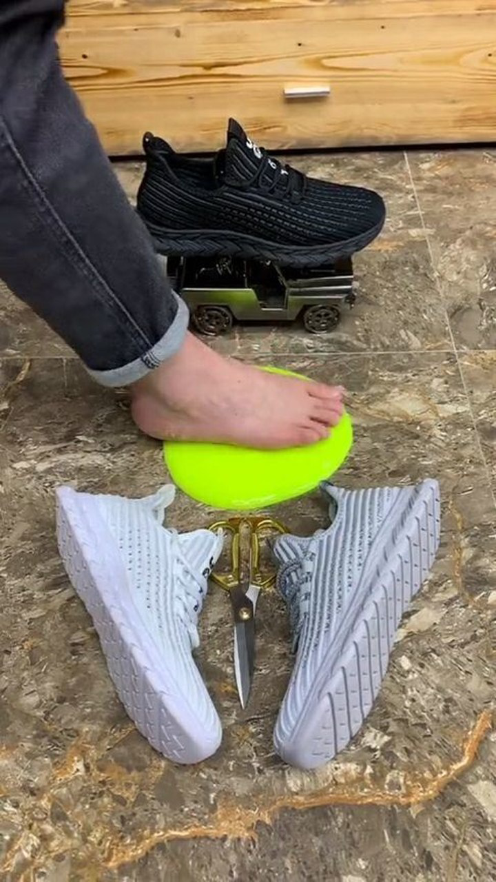 一脚踩到史莱姆上,这一刻,一定很解压吧!