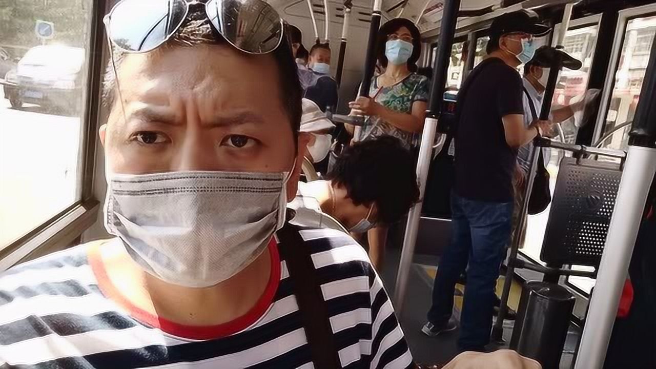 北京000路公交车,上车前先问是几路,上车后看到站牌又蒙了