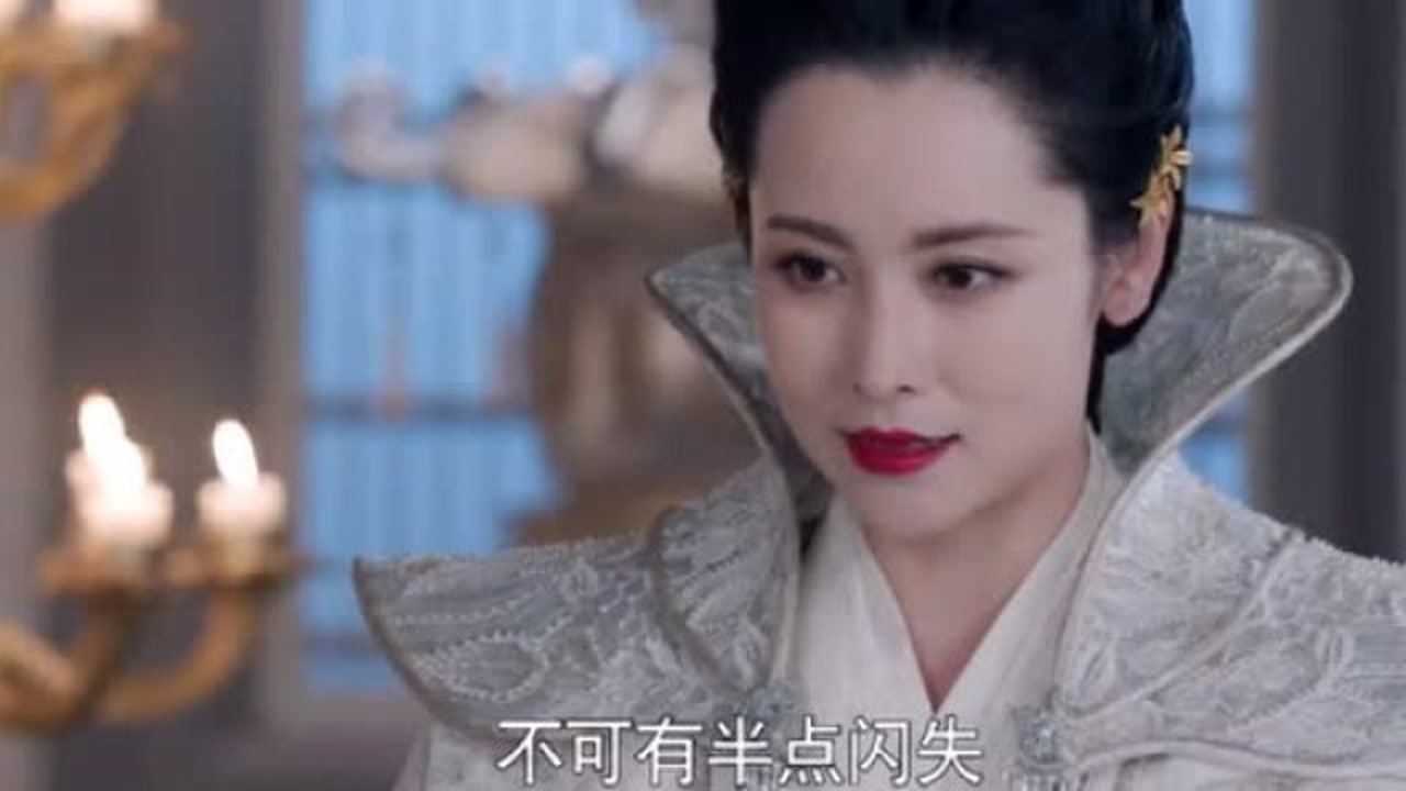 且听凤鸣高圣后发放粮食回来得知圣子君临渊已经出发了很是担心