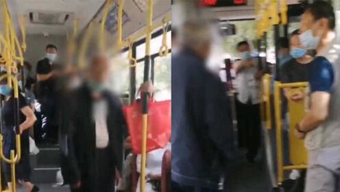 老人乘公交没有手机无法扫健康码，被司机拒载，遭乘客怒骂