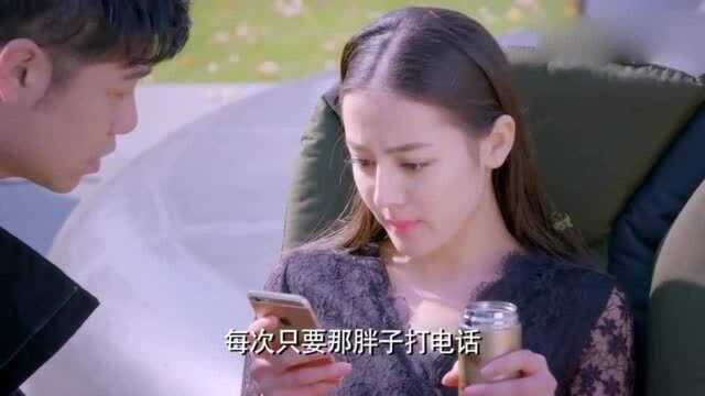 美女穿短裙拍照,真是青春美少女啊,满屏幕的酸臭味