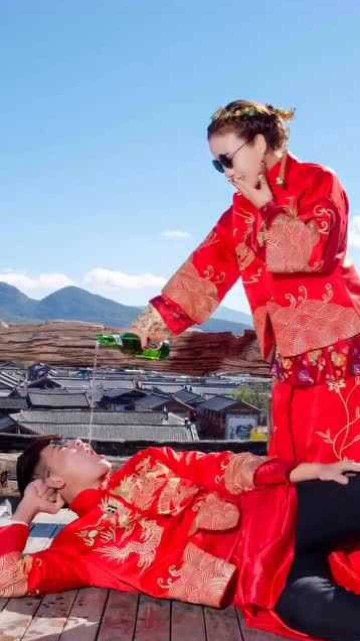 踩着新郎拍的婚纱照真是让人惊艳还是老婆最大呐