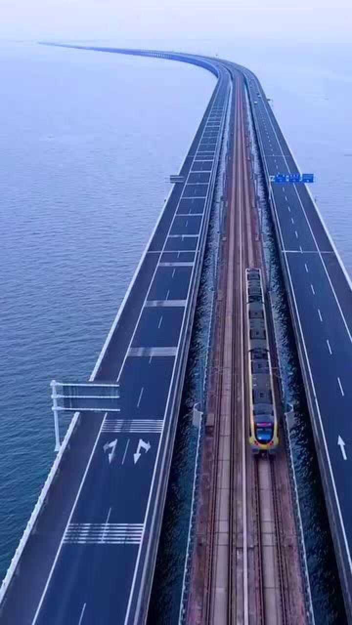 最近爆火网红打卡地你要不要来南京乘坐地铁s9来感受宫崎骏的水上列车