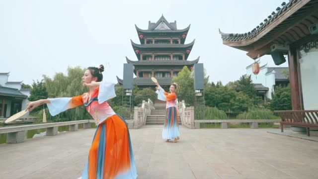 中国舞《生机勃勃》那年花开正月圆,古风少女一舞动人,演绎春天的生机勃勃