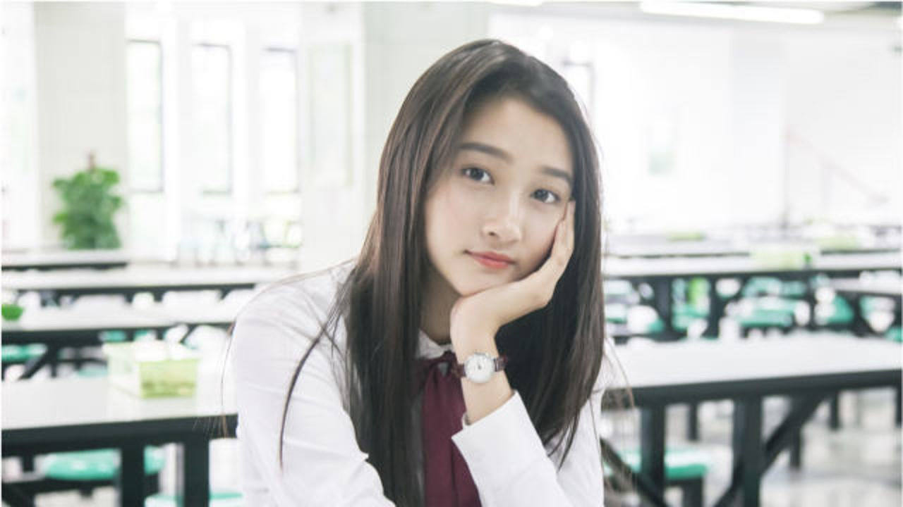 关晓彤到底有多高?172cm成"鉴矮专家"?17岁竟比肩李易峰!