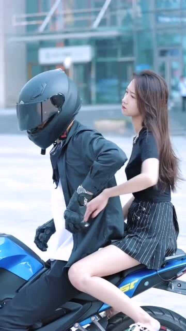 机车男孩都是怎么哄女孩子开心的?这就是正确答案!