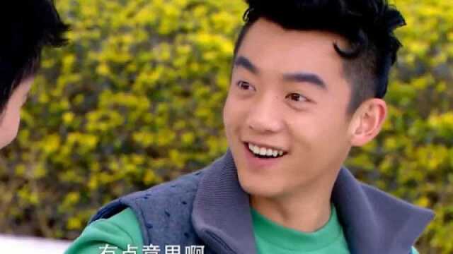 影视两男子在广场上做羞羞的事情,路人表示理解他们