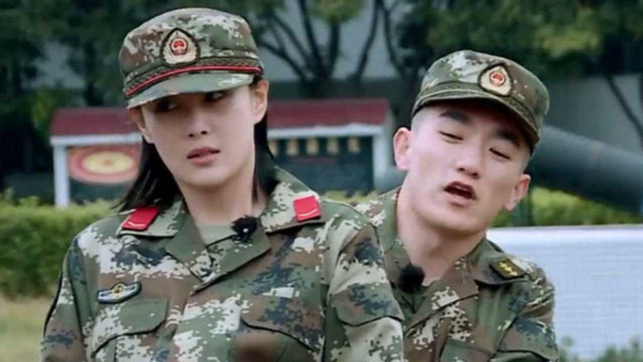 张馨予跟何捷做任务两人前后挨这么近感觉张馨予都不自然了