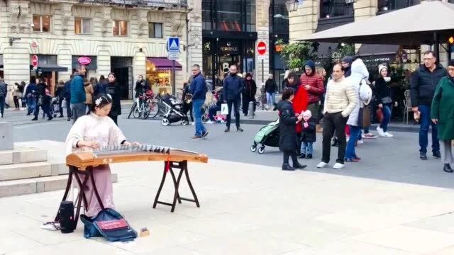 法国街头的中国音乐!下次多印一点宣传国乐的小册子