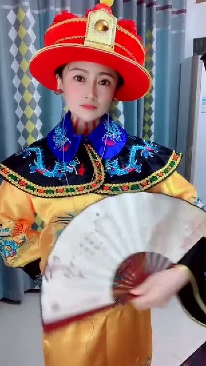 主播不容易为了嗓子快点好,揪脖子都揪哭了._腾讯视频