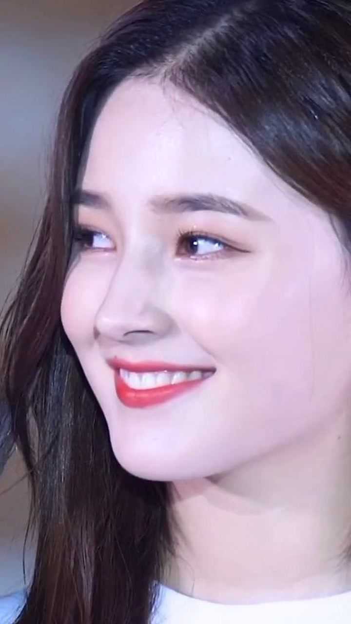 nancy李承利最喜欢自己的侧脸她的侧颜是真绝