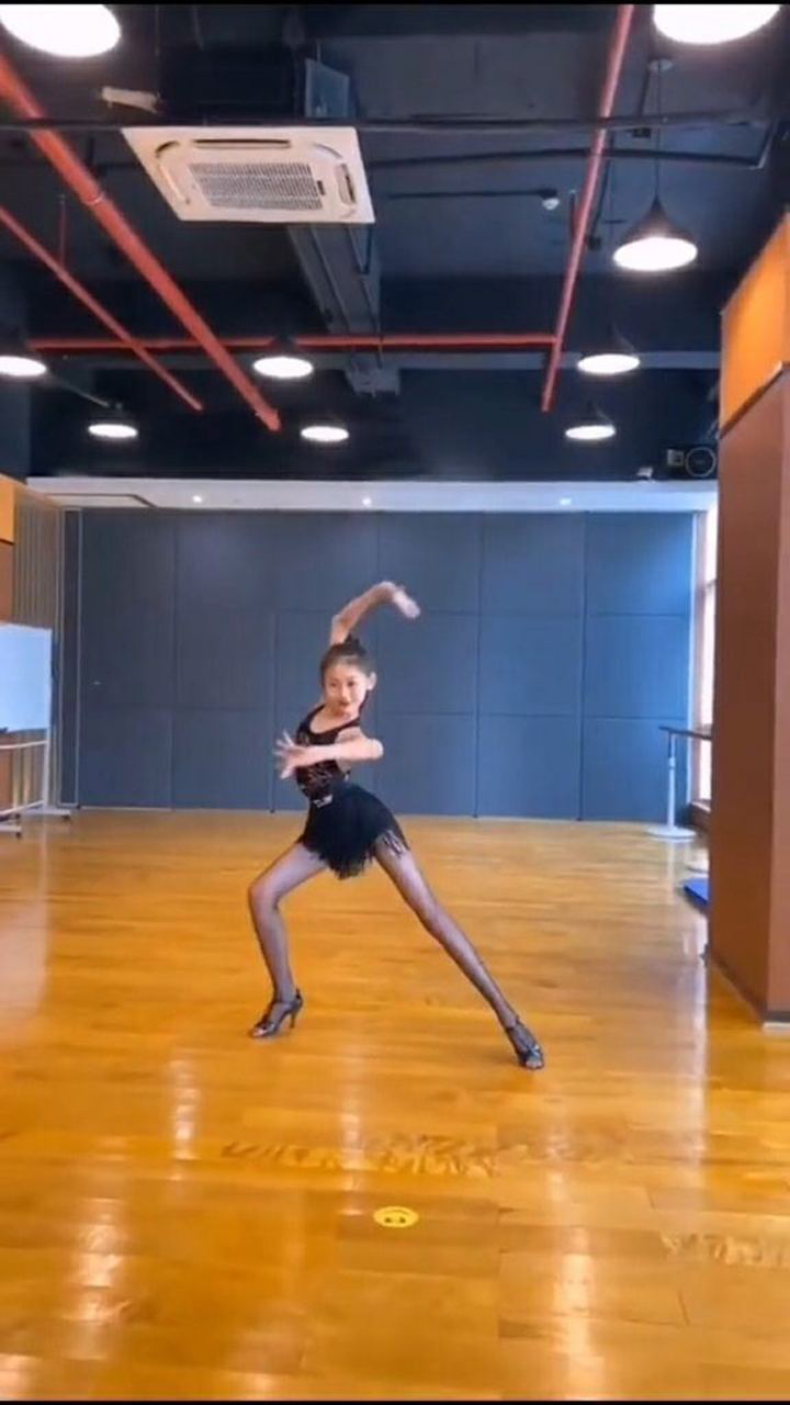 13岁的腿精许佳钰