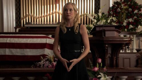 速看《吸血鬼日记第六季》第15集：卡罗琳安排葬礼，邦妮回归