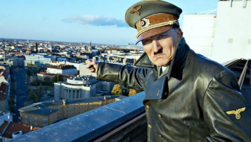 喜剧片《希特勒回来了》：希特勒穿越到2014年，人们以为他在玩cos
