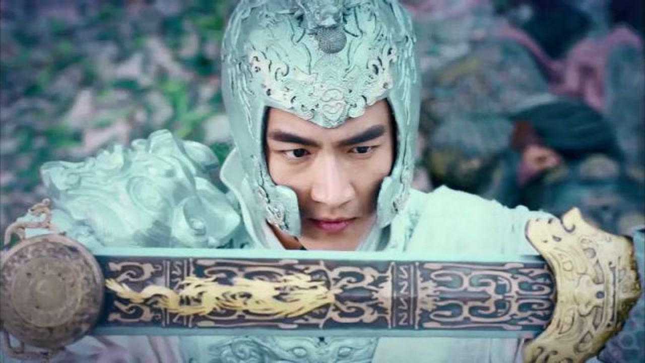 青釭剑能削铁如泥没想到背后的来头更是吓人竟和倚天剑并称大汉的神器