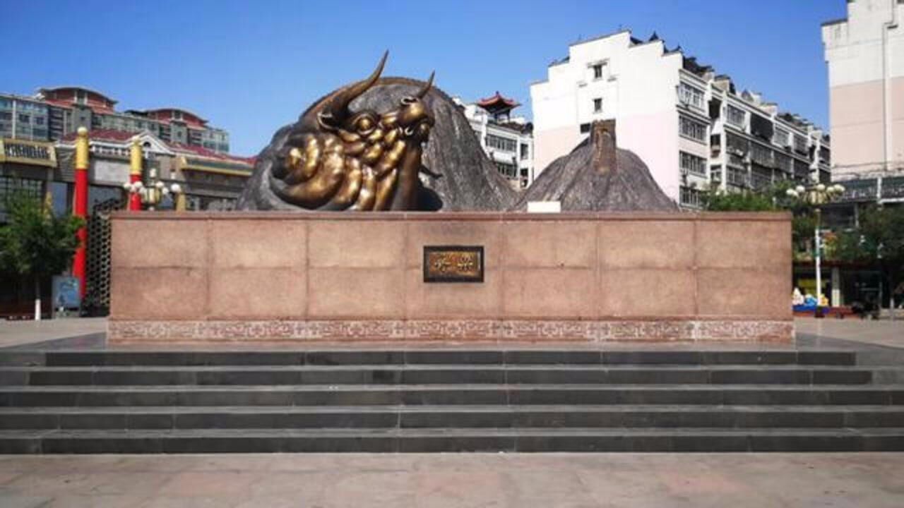 临汾:鼓楼广场有卧牛,想了解临汾历史的外地游客必须来这里转转