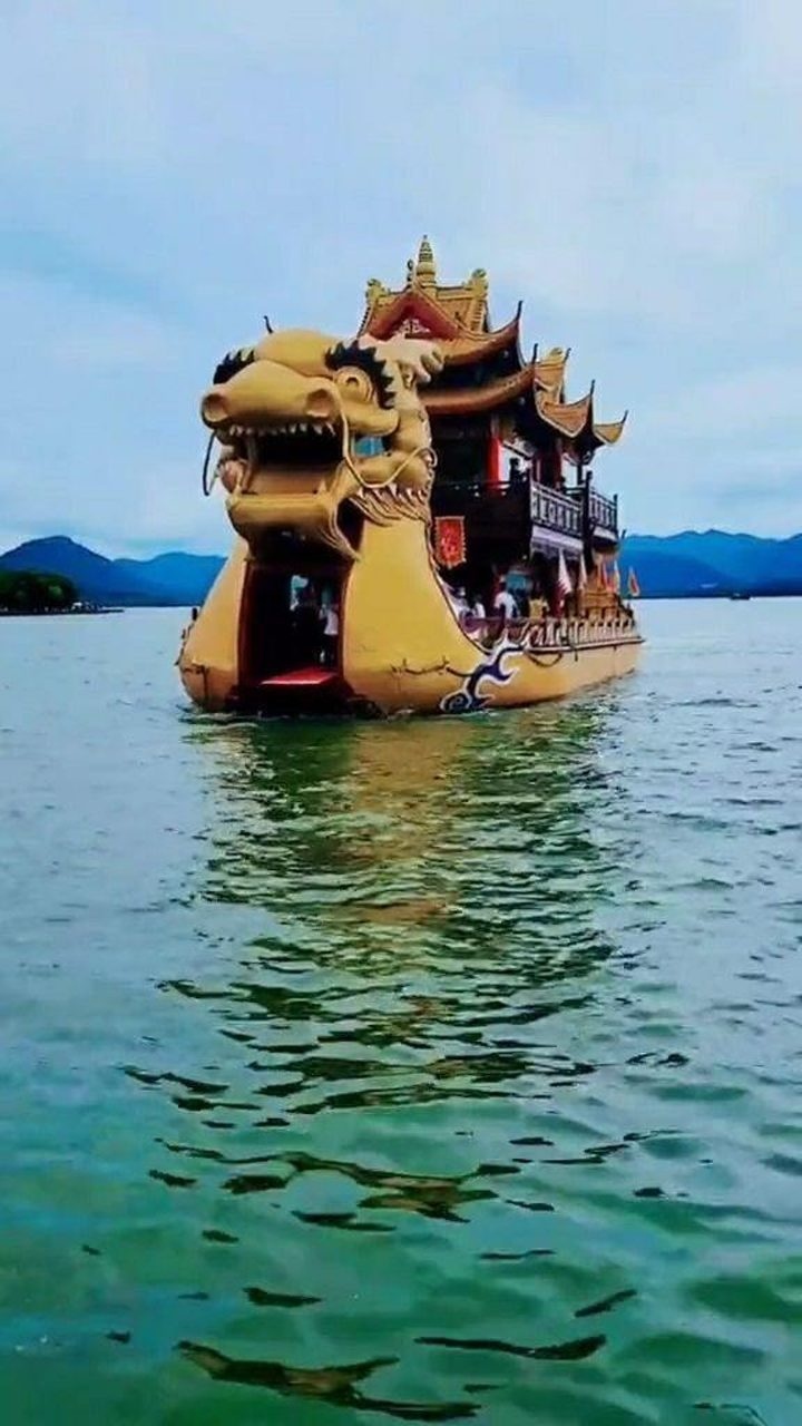 西湖里最大,最豪华的龙船画舫!舟行碧波上,人在画中游