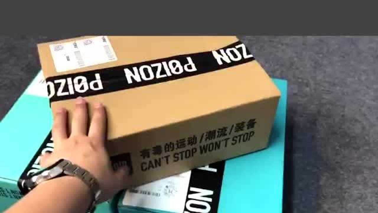 三种版本的得物包装对比