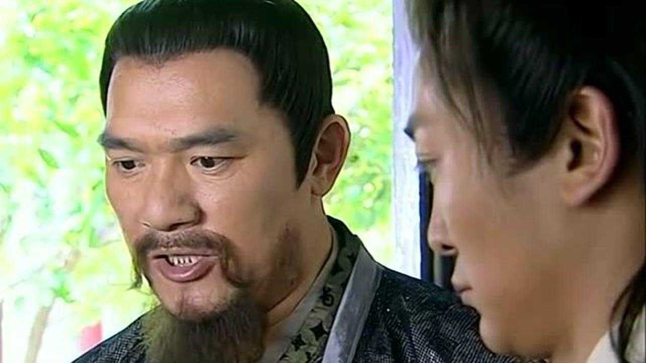 浪子燕青小伙不承认自己偷东西被义父教训罚跪