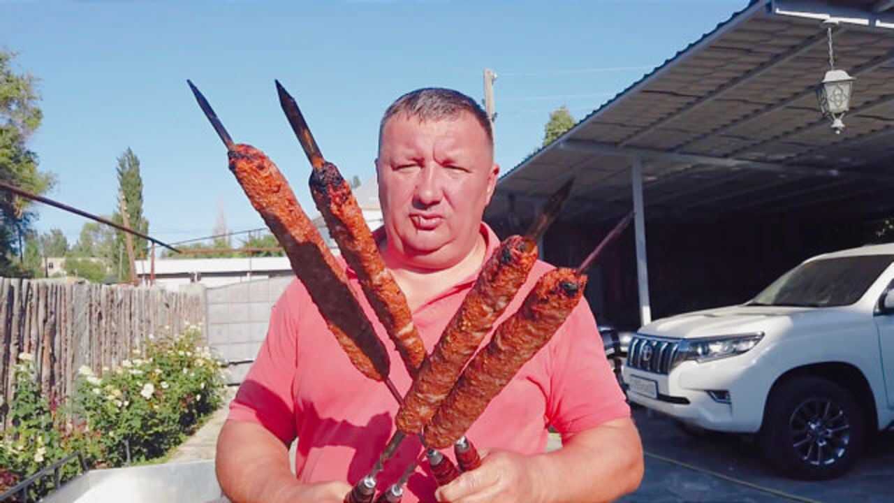 "马肉"被做成烤串!中亚大叔把它烤得外酥里嫩