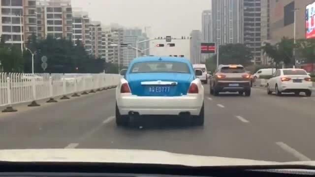 这是出租车?原谅我不认识车标