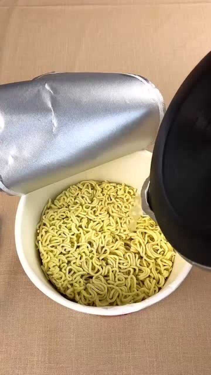 奶茶泡泡面管它什么黑暗料理只要闭上眼绝对没有你想象中的那么难吃