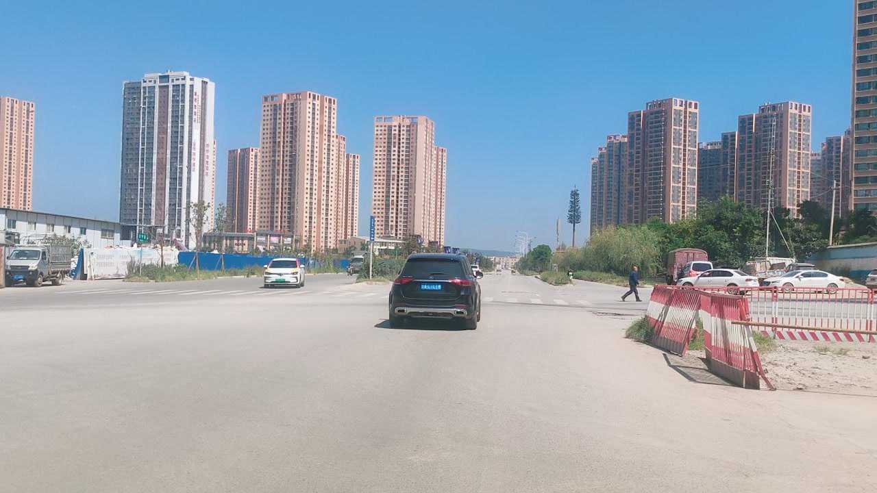 实拍云南昆明官渡区小板桥街景