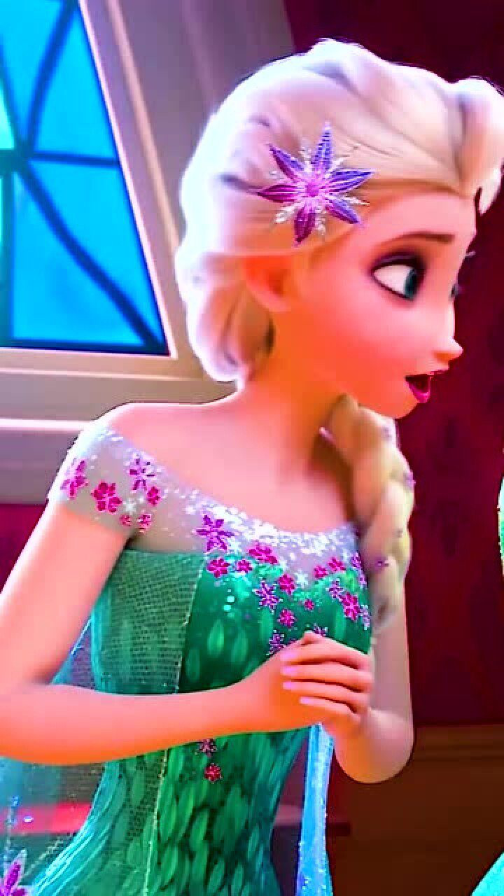 漂亮的姐妹花艾莎和安娜两个小可爱