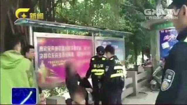 女子当街兜售六合彩资料,为逃避民警处罚,竟当众做出荒唐举止