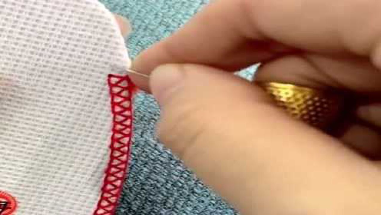 邻居大娘十字绣鞋垫,手工锁边针法,现在很少有人会了要失传了吧!