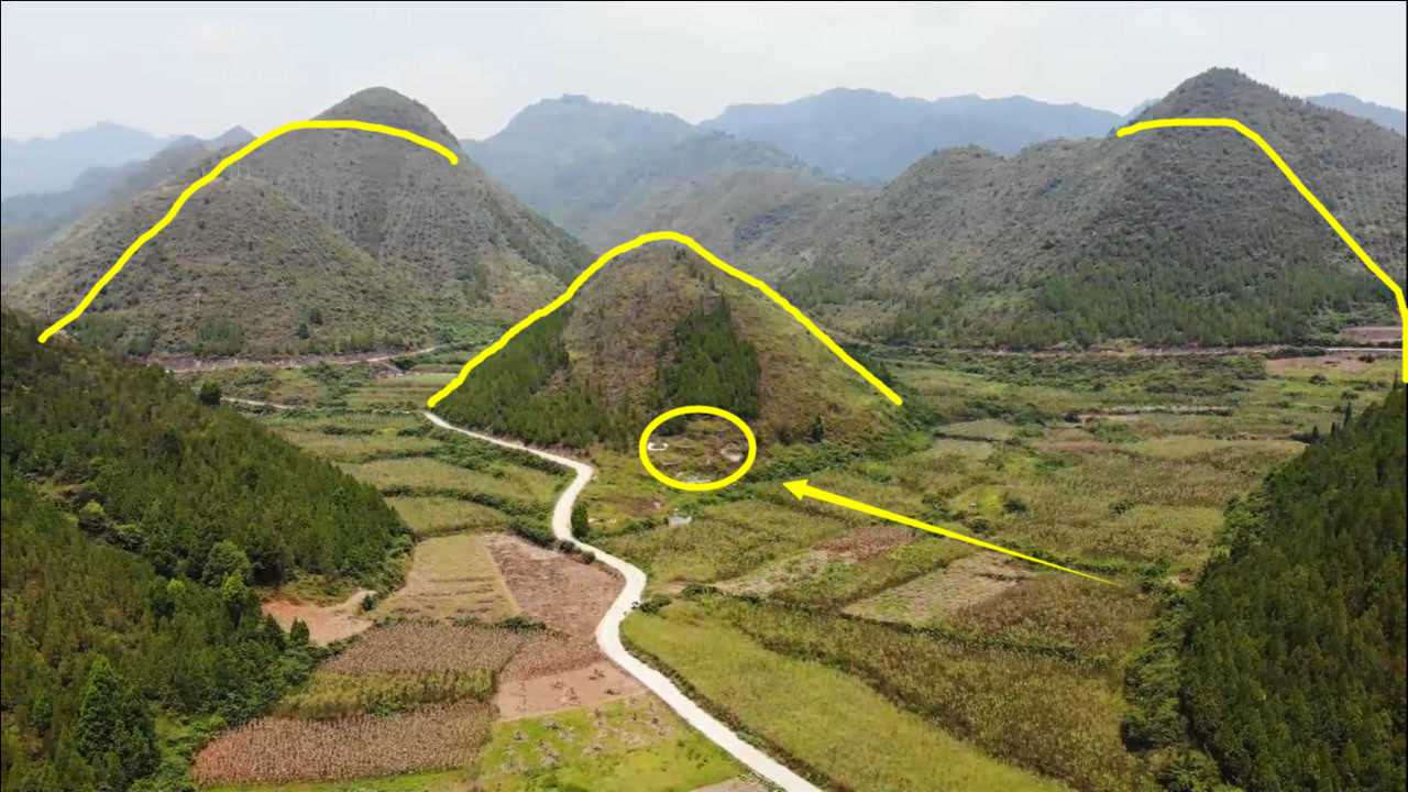 四面环山中间凸起一个山包山包下全是坟墓这是什么样的风水宝地