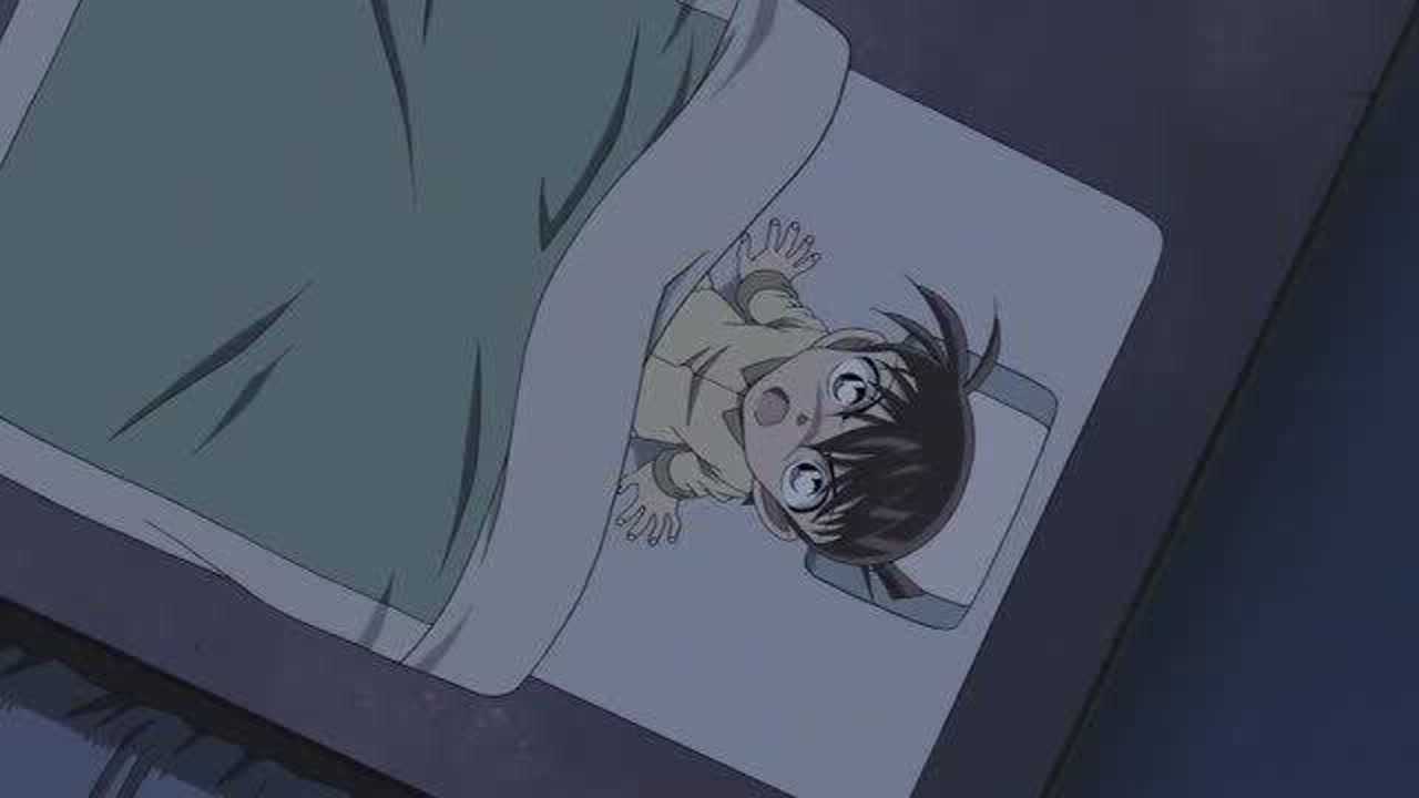 柯南被神秘组织掐住脖子,真正身份被发现,连小兰有危险