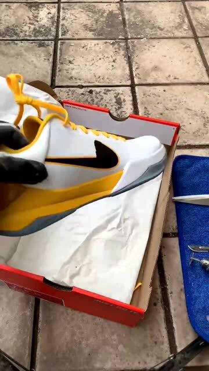 缅怀传奇球星科比!kobe 5代球鞋拆解