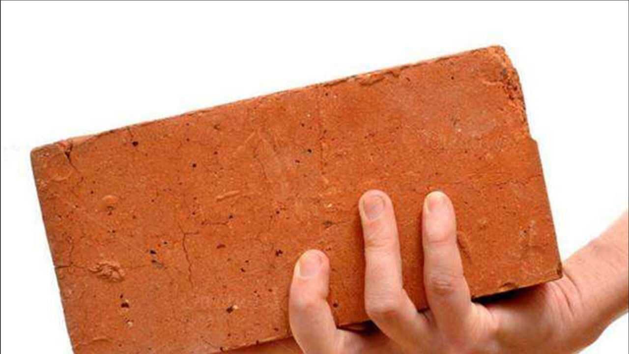 无锡一足浴店占据门前公共场地自用,保安用砖砸死停车人