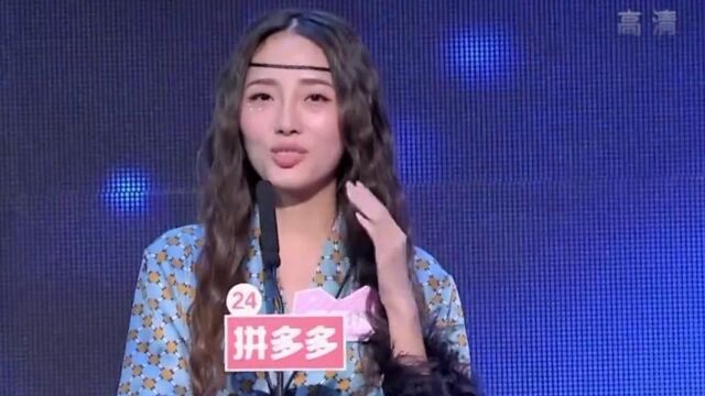 男嘉宾的声音很好听,三位女生同时给他亮灯,很罕见