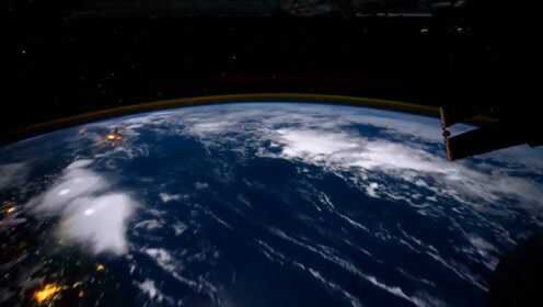 夜晚的地球-这里是国际空间站，太空真美！