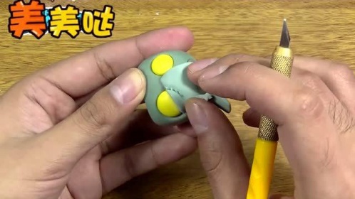 diy手工:用橡皮泥制作迷你僵尸博士