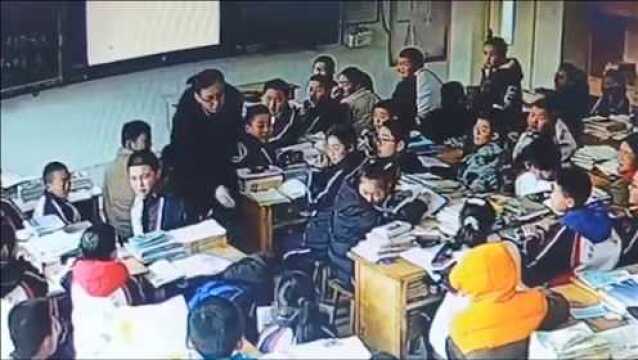 这位老师不简单!一学生误吞圆珠笔零件卡住气管,音乐老师20秒急救成功