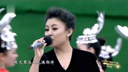 阿鲁阿卓现场演唱《美丽中国》，歌声暖人心