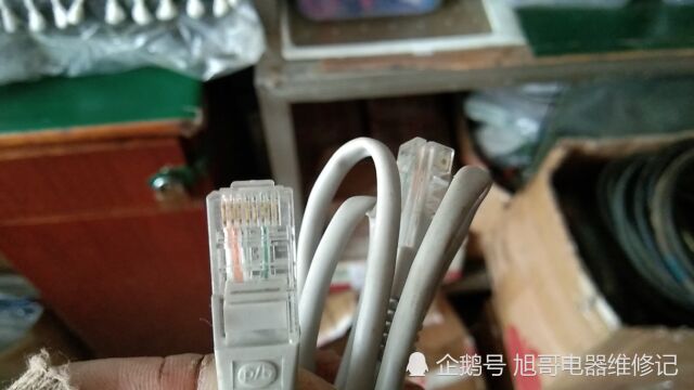 我们来看一下网线接口线颜色是怎么接的