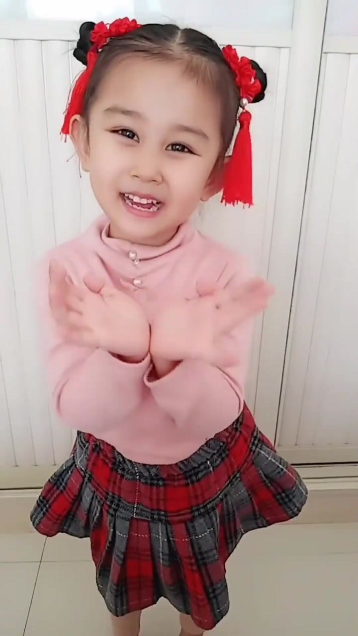 可爱又漂亮的小女孩长大以后一定是个美人胚子