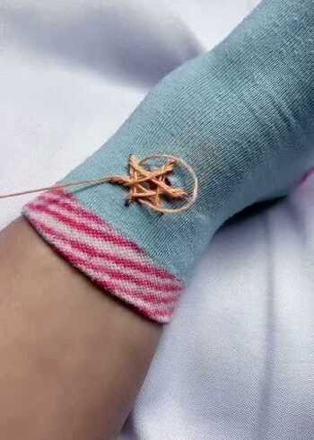 袜子有破洞别扔了试试这个缝补技巧让破洞变六星角实用又好看